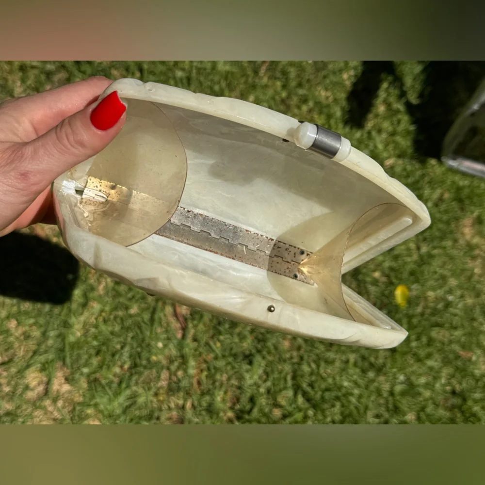 60s Vintage Carved Pearlescent Lucite Clutch - Picture 3 of 7